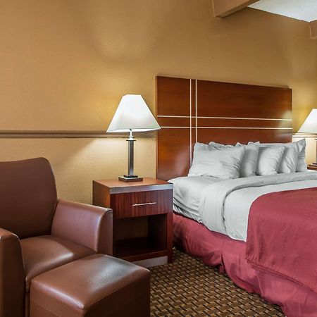 Quality Inn East Dubuque Bagian luar foto