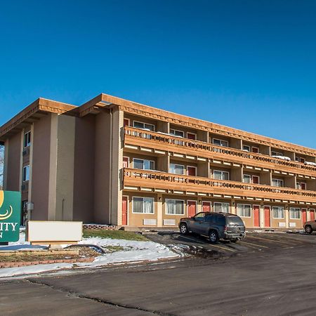 Quality Inn East Dubuque Bagian luar foto