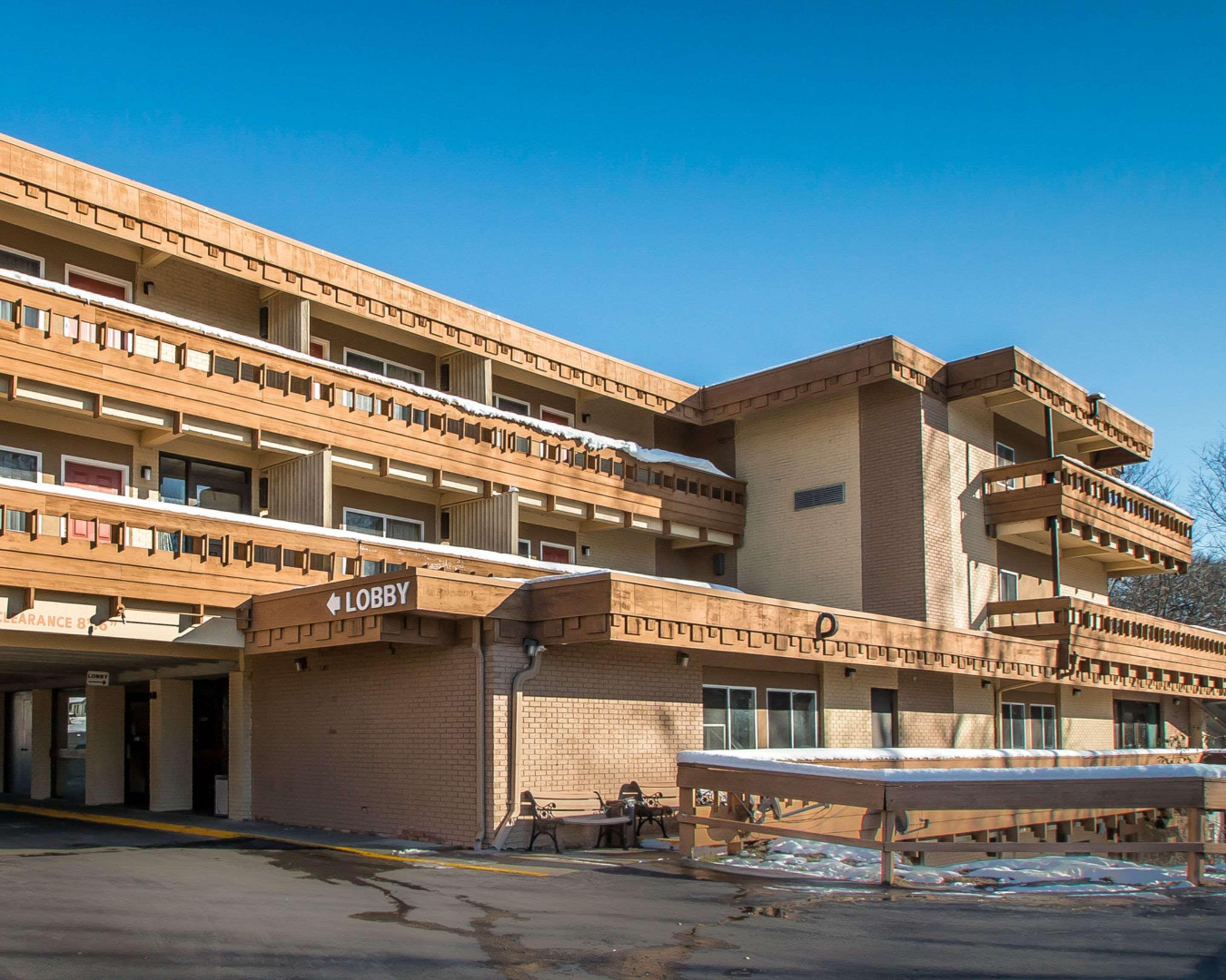 Quality Inn East Dubuque Bagian luar foto