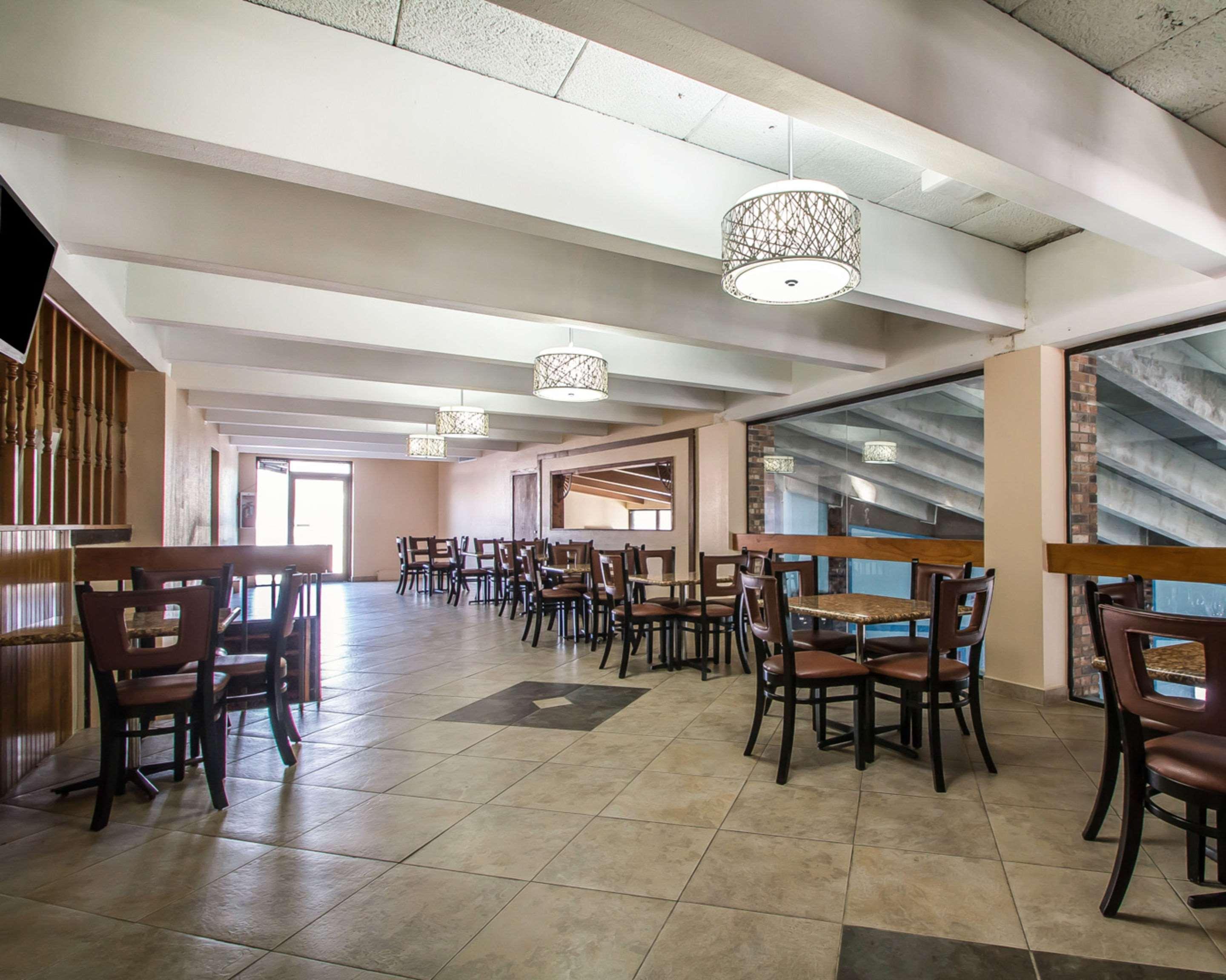 Quality Inn East Dubuque Bagian luar foto