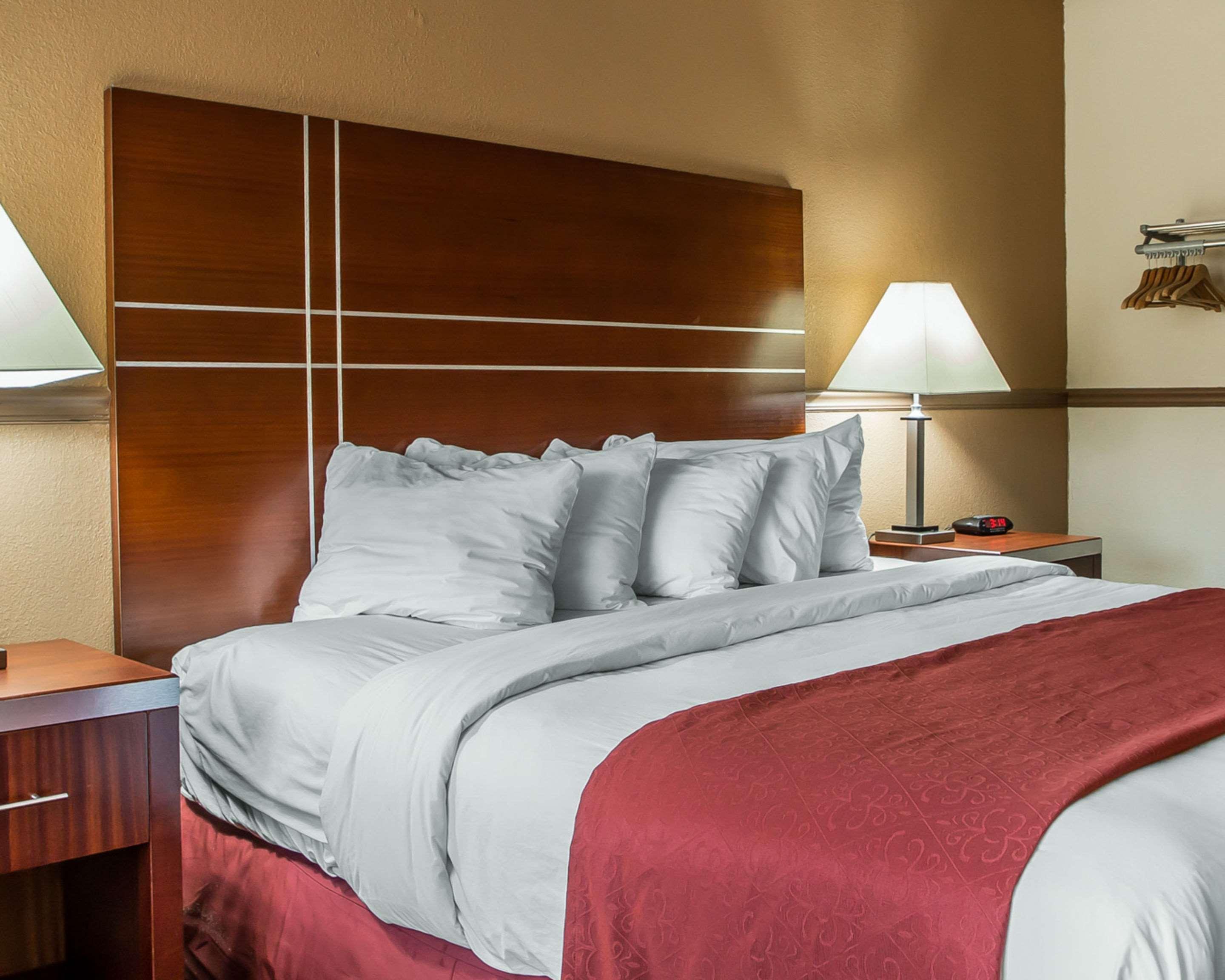 Quality Inn East Dubuque Bagian luar foto