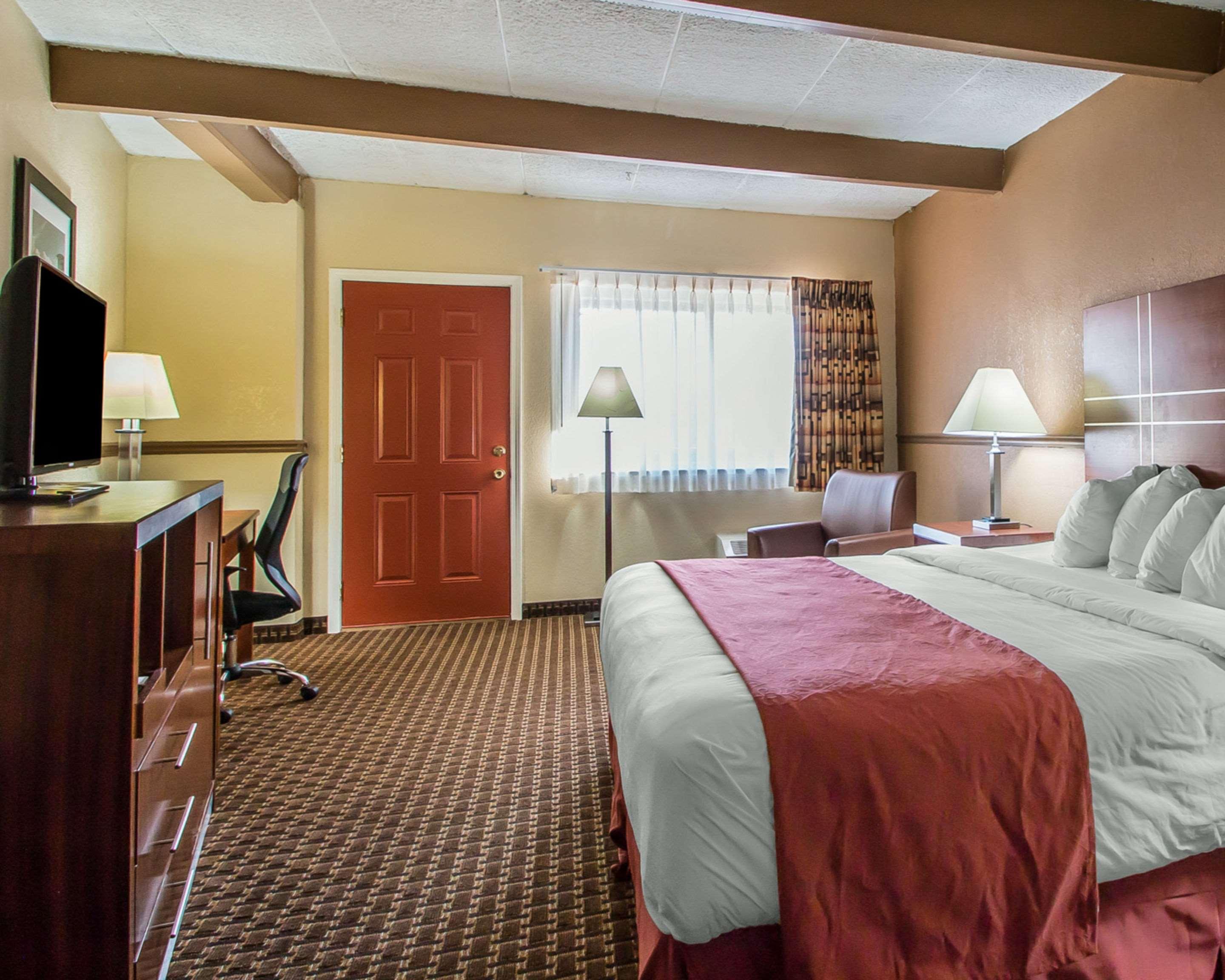 Quality Inn East Dubuque Bagian luar foto