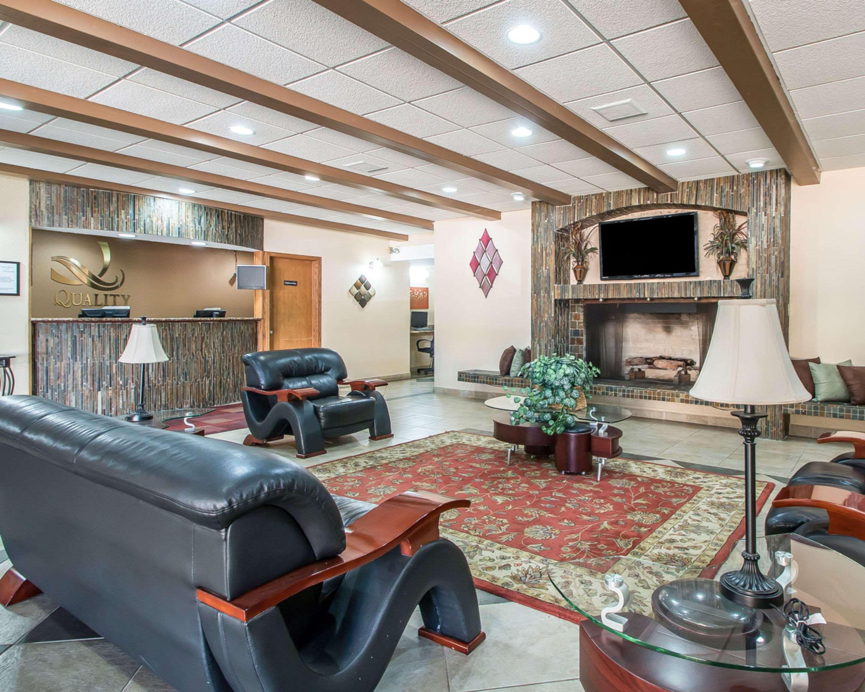 Quality Inn East Dubuque Bagian luar foto