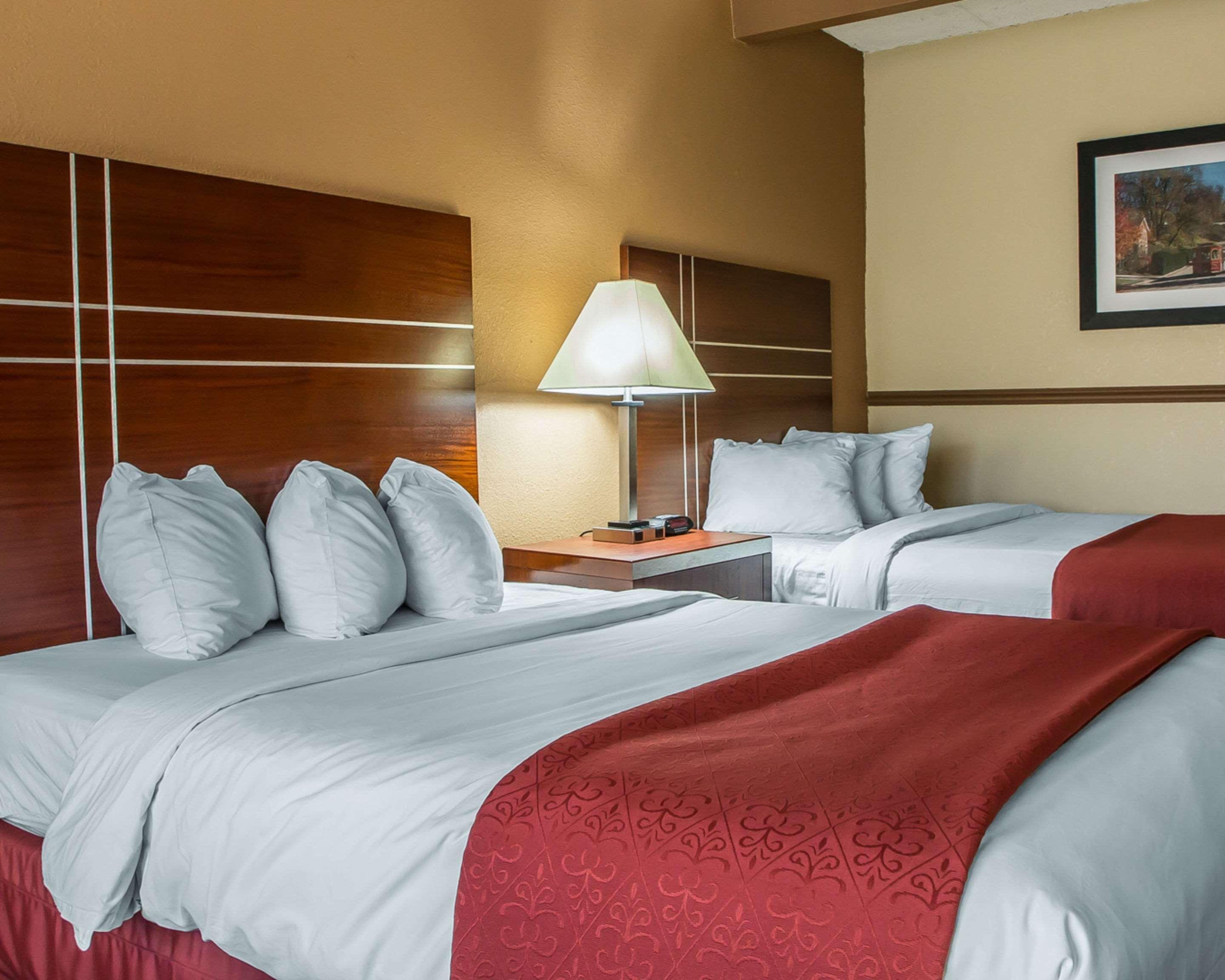 Quality Inn East Dubuque Bagian luar foto