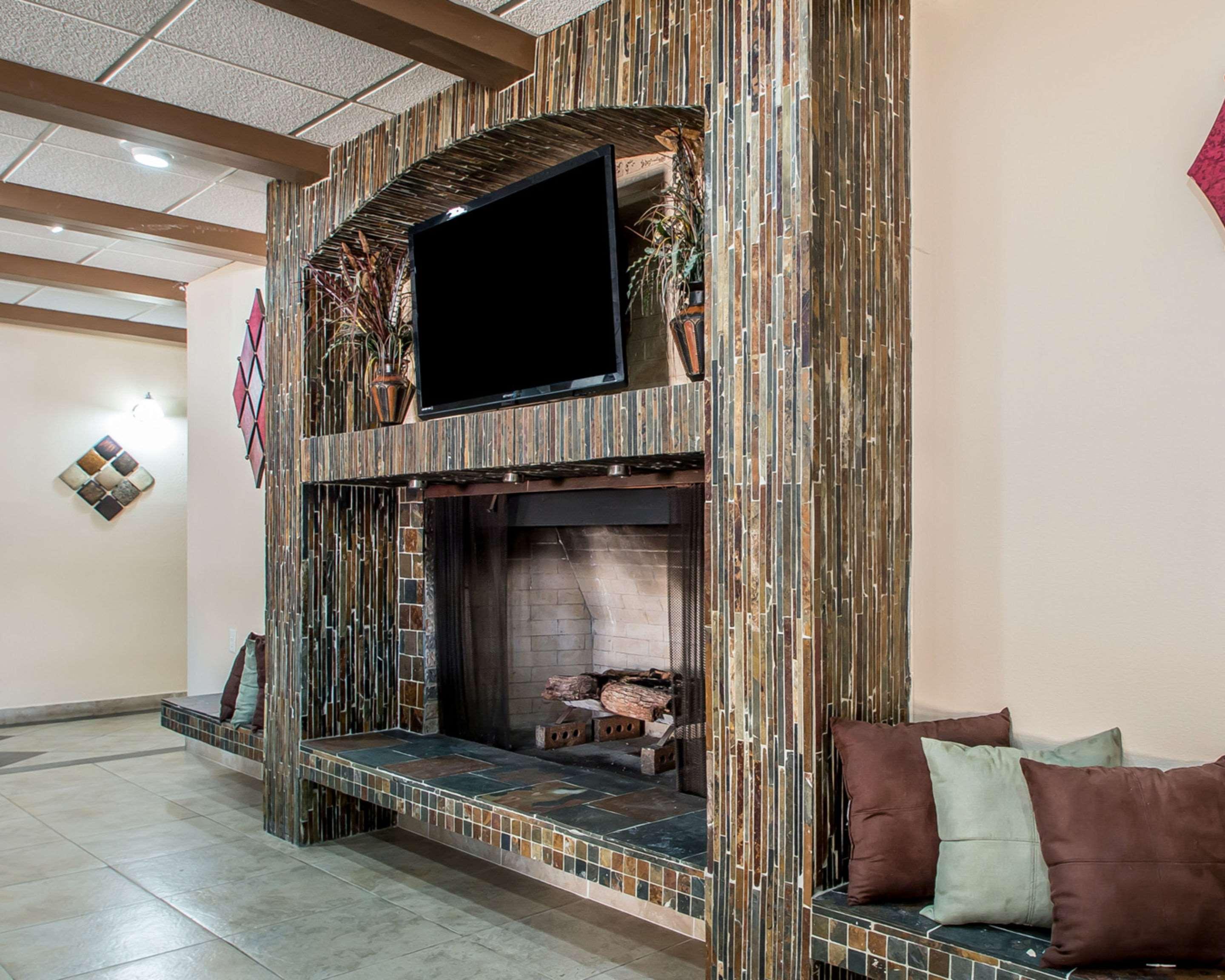 Quality Inn East Dubuque Bagian luar foto