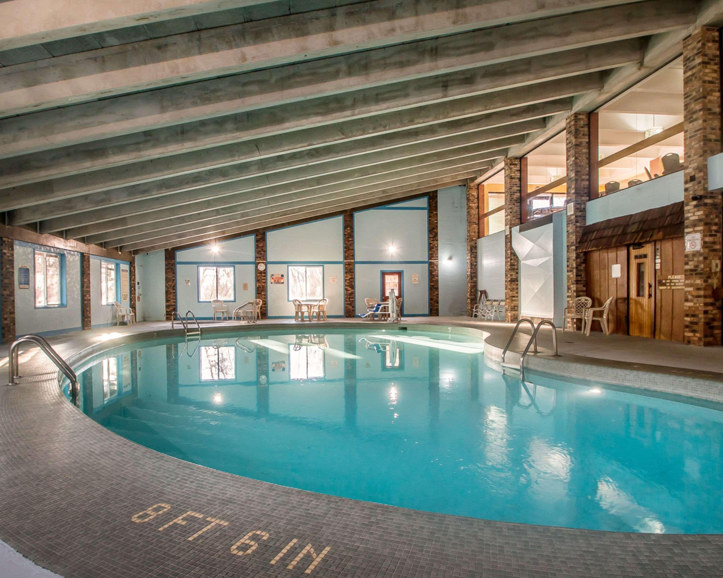 Quality Inn East Dubuque Bagian luar foto