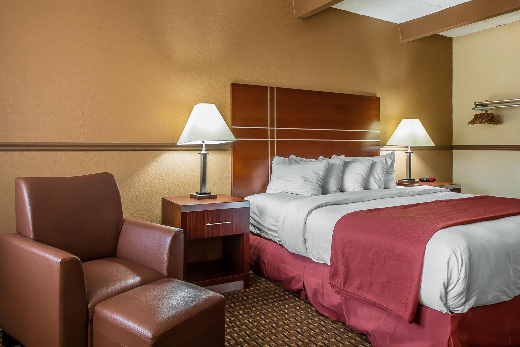Quality Inn East Dubuque Bagian luar foto