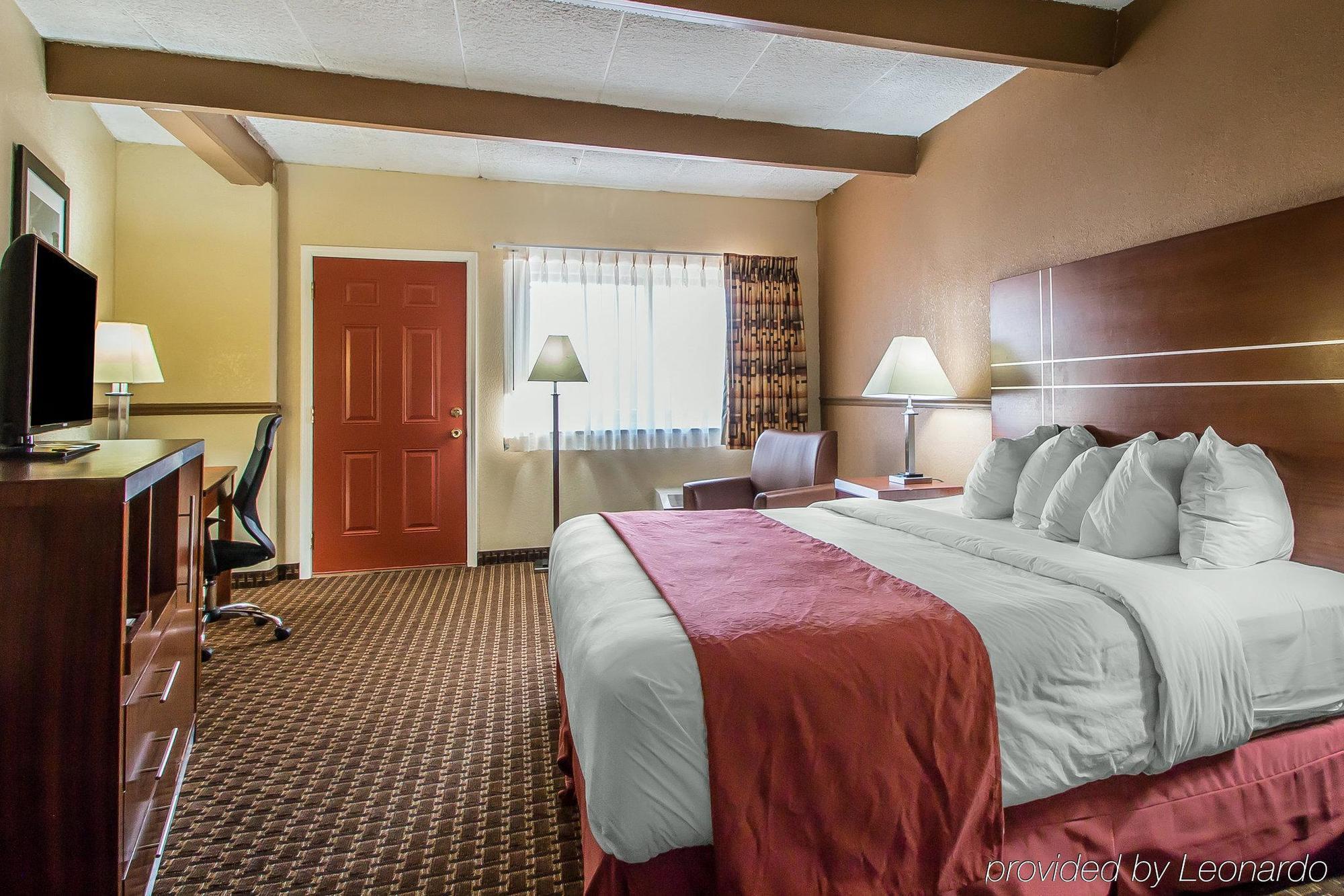 Quality Inn East Dubuque Bagian luar foto