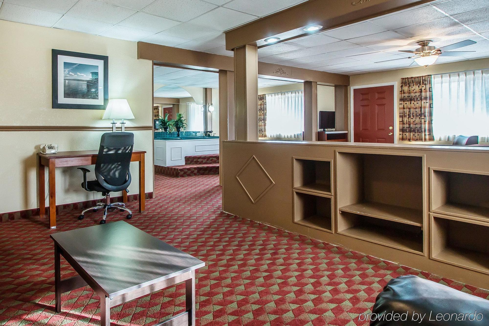 Quality Inn East Dubuque Bagian luar foto