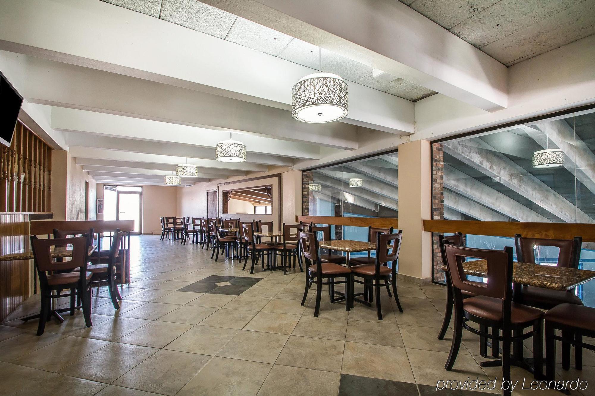 Quality Inn East Dubuque Bagian luar foto