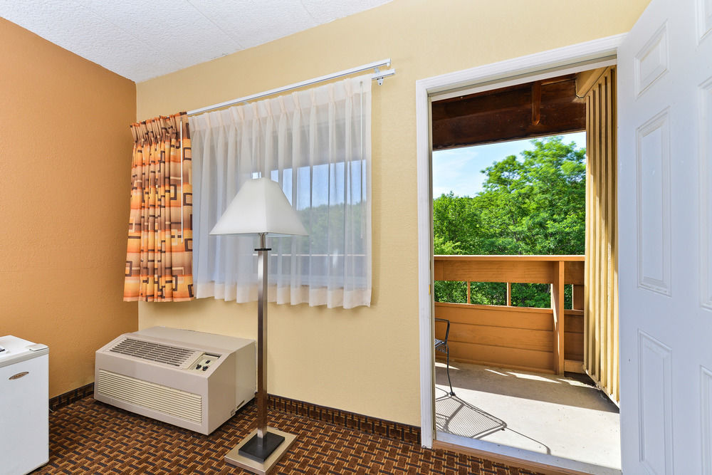 Quality Inn East Dubuque Bagian luar foto