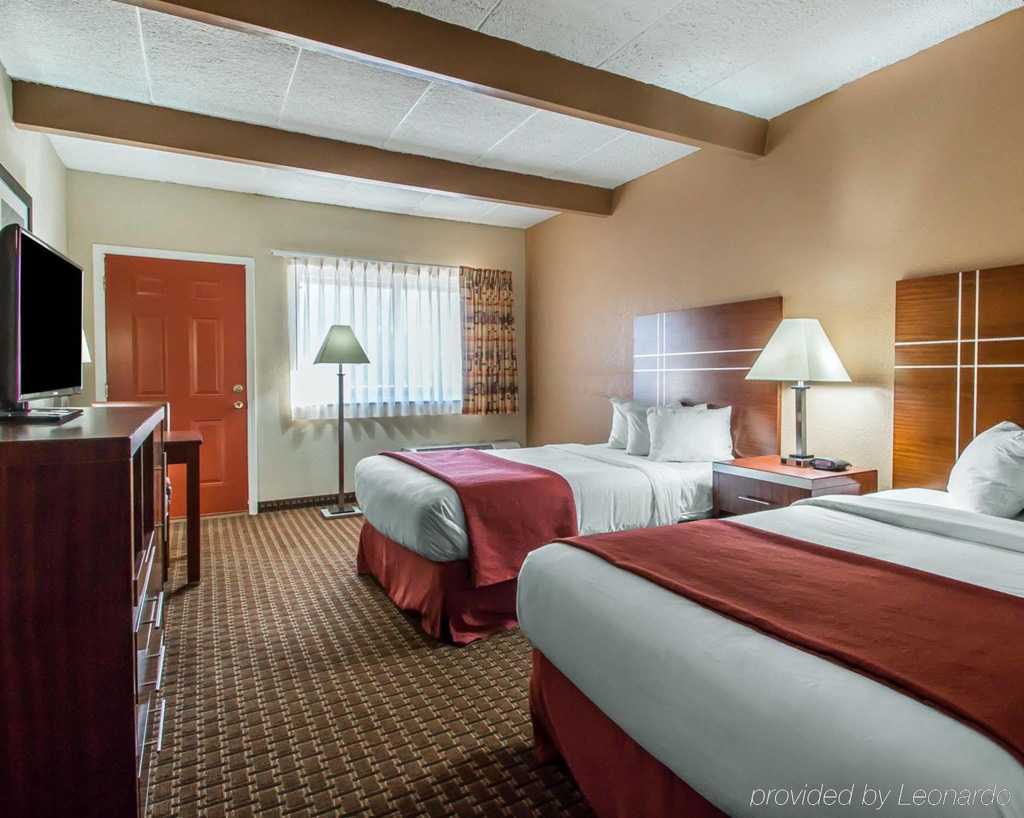 Quality Inn East Dubuque Bagian luar foto