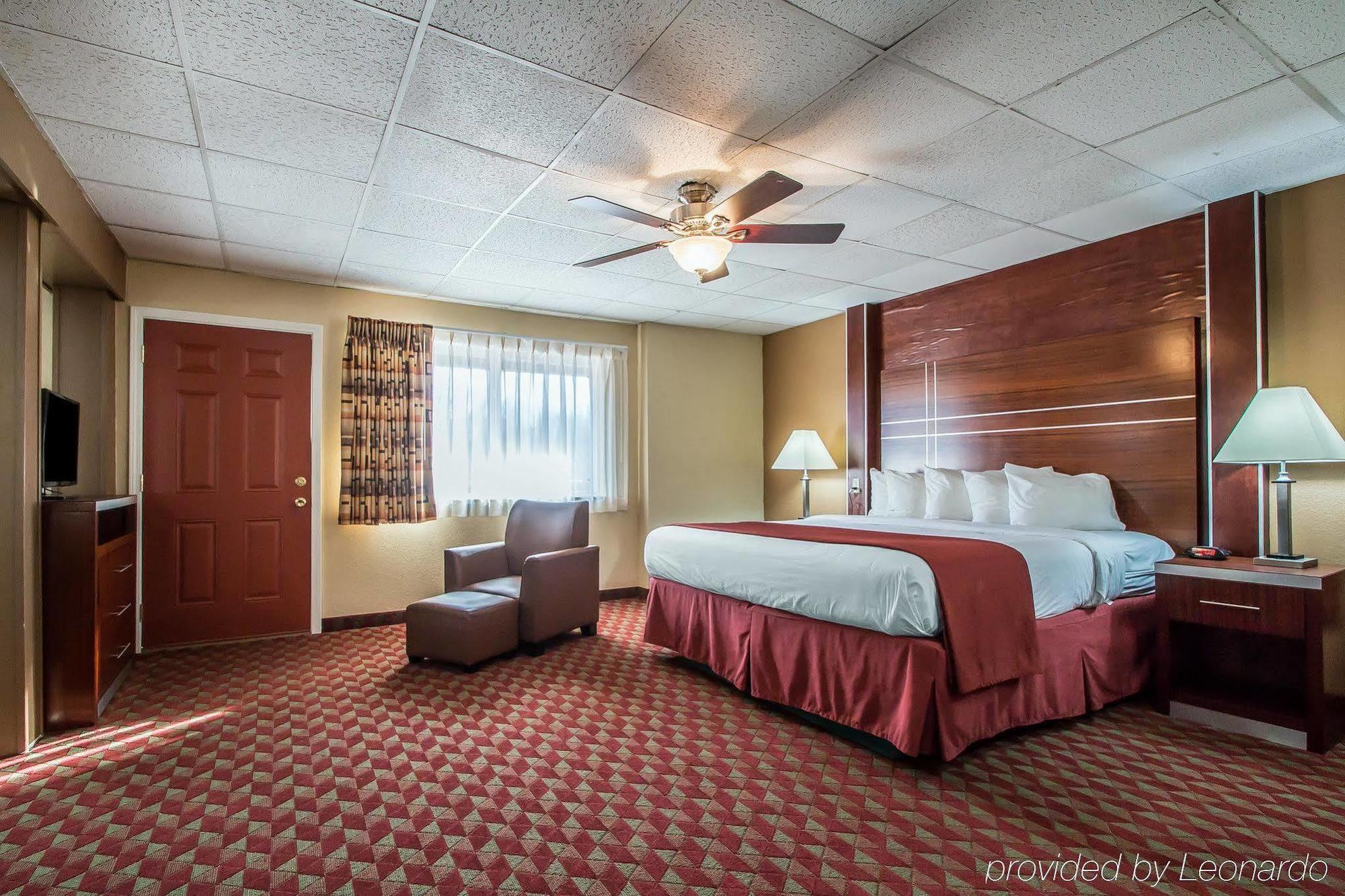 Quality Inn East Dubuque Bagian luar foto
