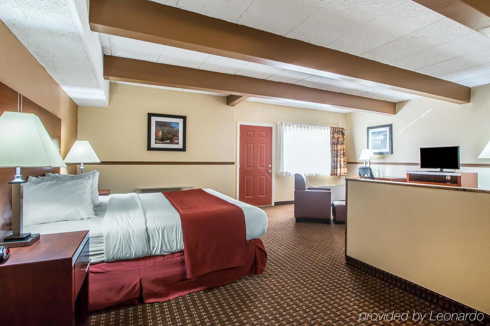 Quality Inn East Dubuque Bagian luar foto