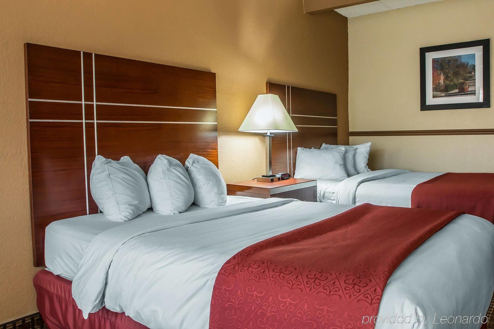 Quality Inn East Dubuque Bagian luar foto