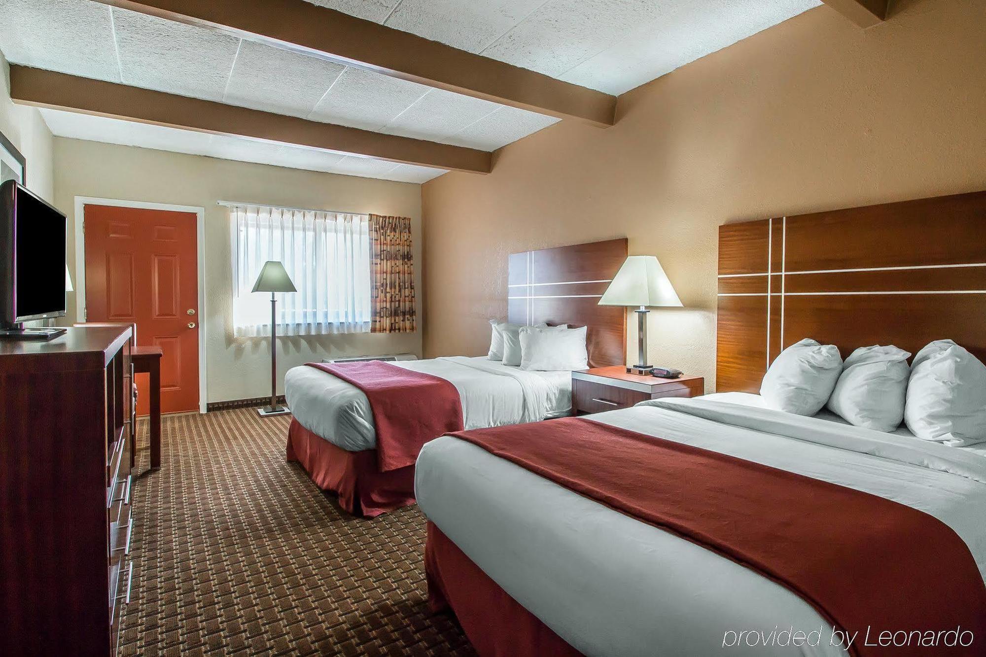 Quality Inn East Dubuque Bagian luar foto