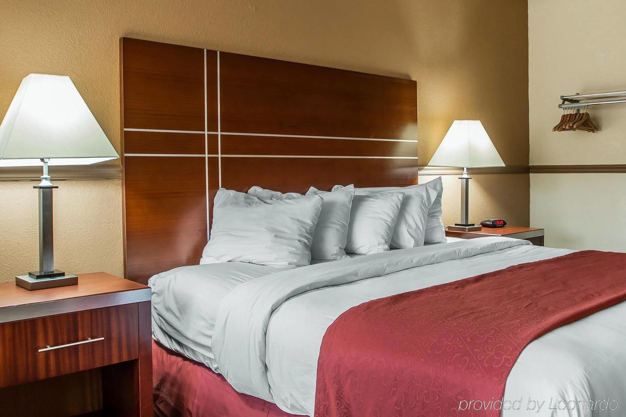 Quality Inn East Dubuque Bagian luar foto
