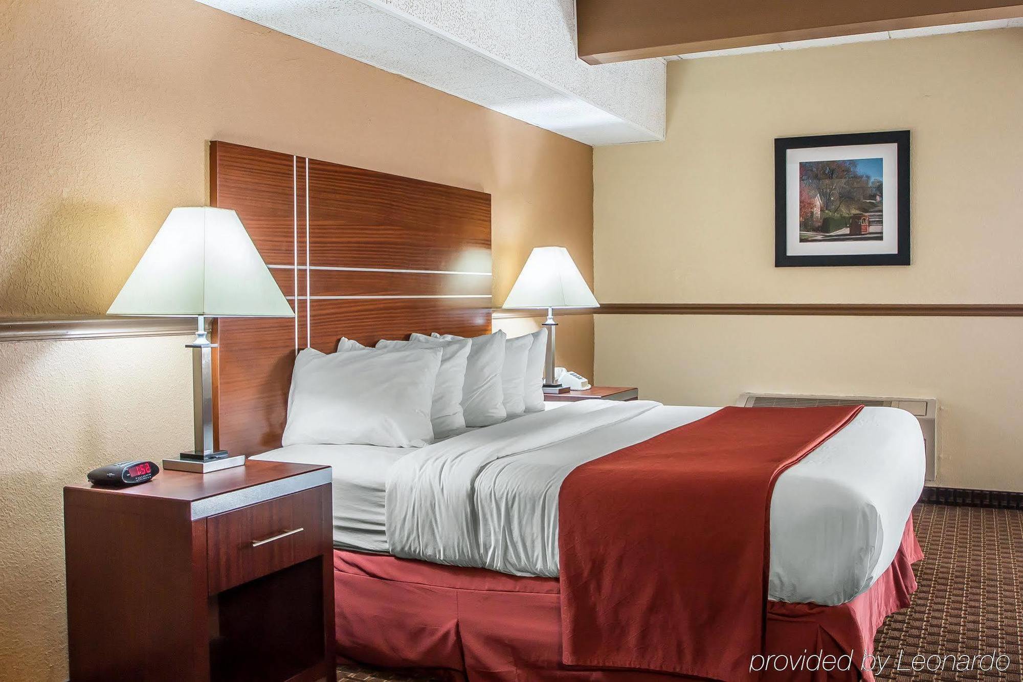 Quality Inn East Dubuque Bagian luar foto