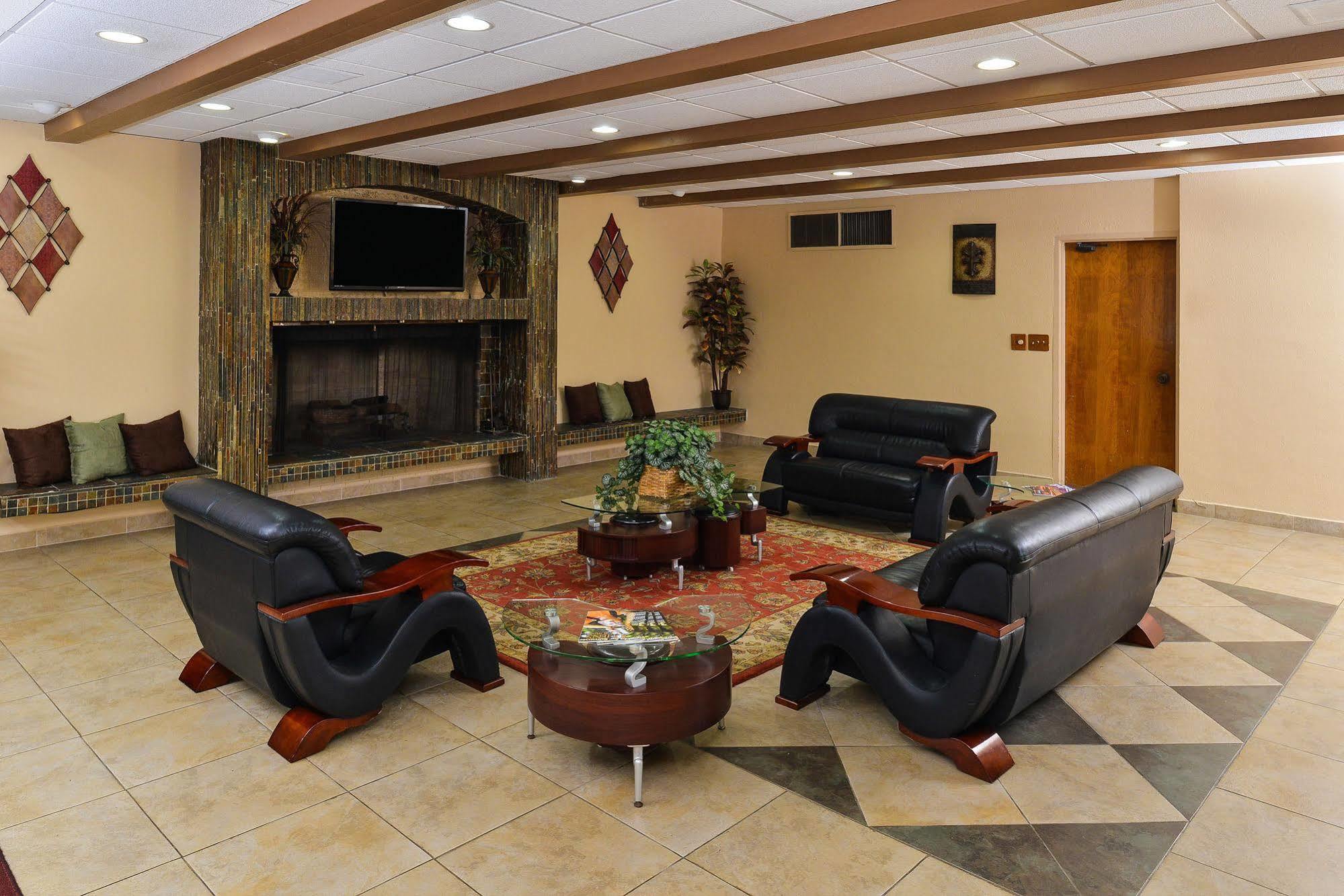 Quality Inn East Dubuque Bagian luar foto