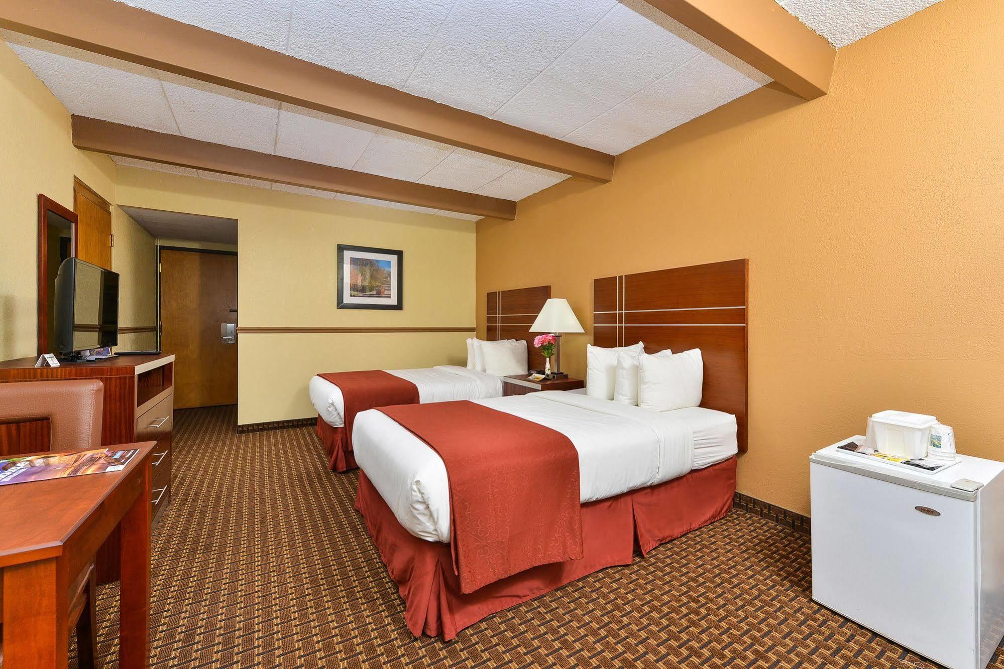 Quality Inn East Dubuque Bagian luar foto